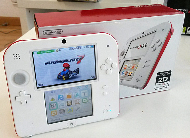 Nintendo 2DS 'pack' Blanco-Rojo.