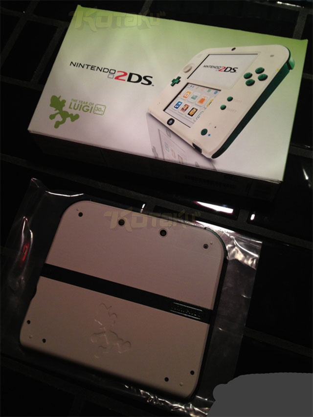 Nintendo 2DS Luigi Edition.